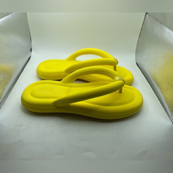 Melissa Free Yellow Women's Flip Flops size 7 - Picture 2 of 8
